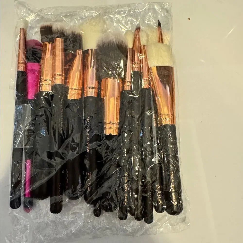 Mixed make-up brushes #16